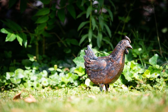 Figurine poule métal antique