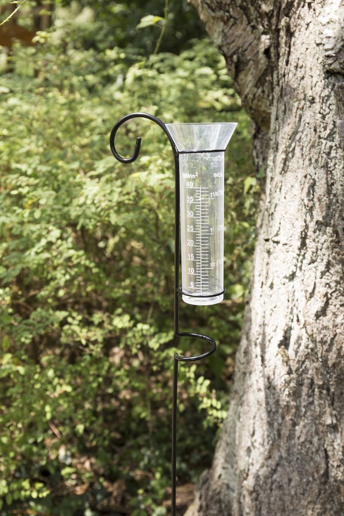 70709075 Twist Rain Gauge in situ.jpg