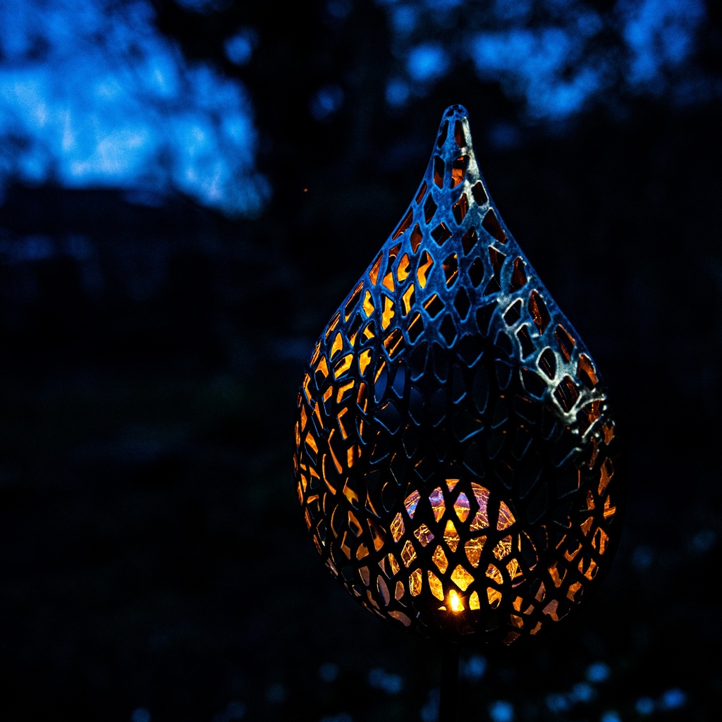 Torche solaire flamme dorée – 3 formes artistiques sur tige (16x6xH90cm)