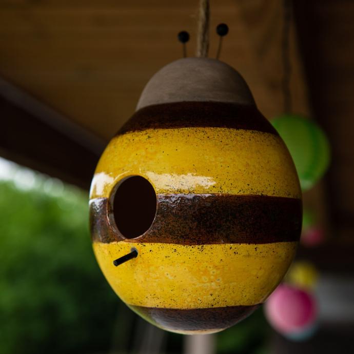 WEB-CERAMIC BIRD NEST BEE & LADYBUG